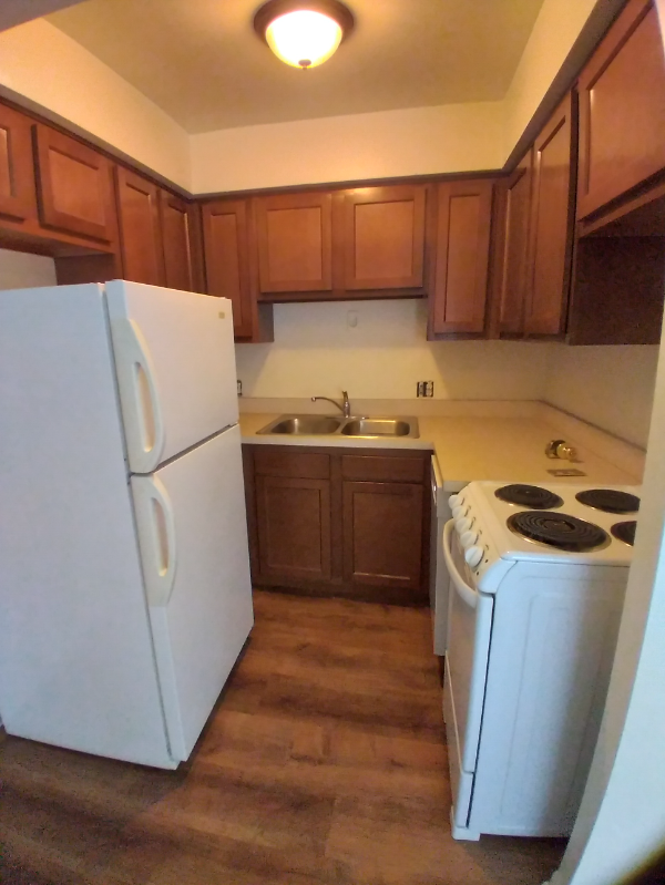 2483 E Maple Rd #4 - Photo 3 of 9