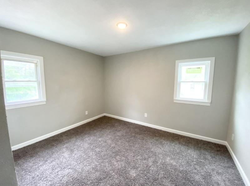 227 E 35th St #E - Photo 4 of 4