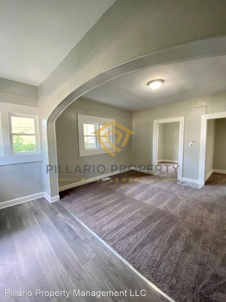 411 W 41st St - Photo 3 of 12