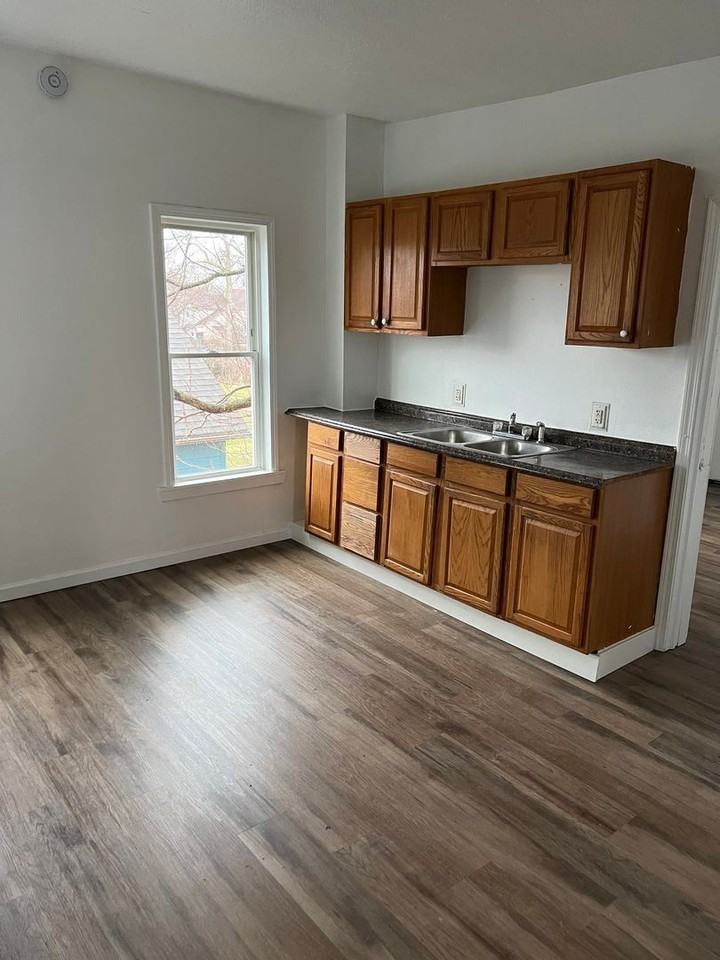 606 W 17th St Apartments in Little Italy, Erie, PA 16502 Zumper