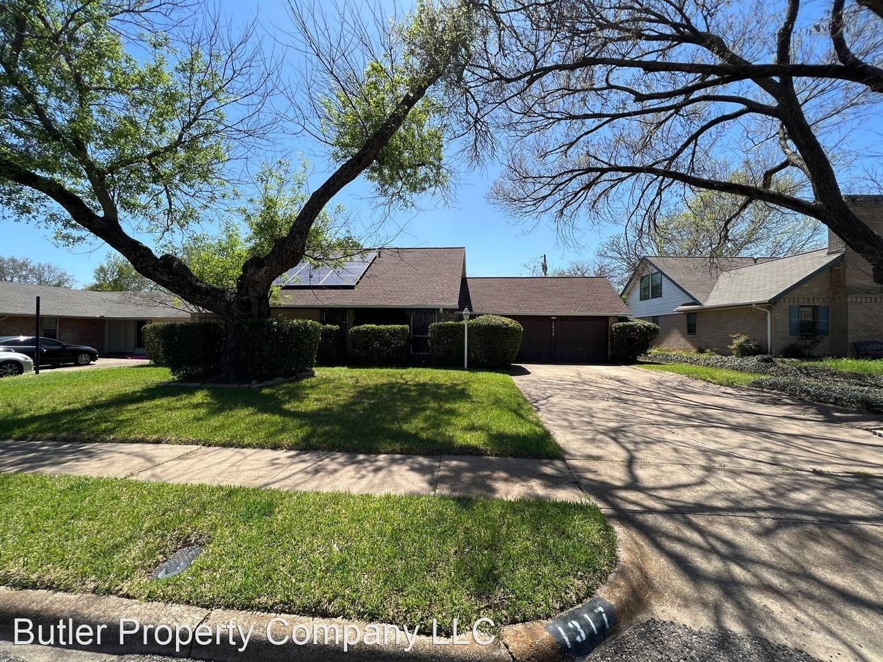 1317 Croydon St - Photo 2 of 44