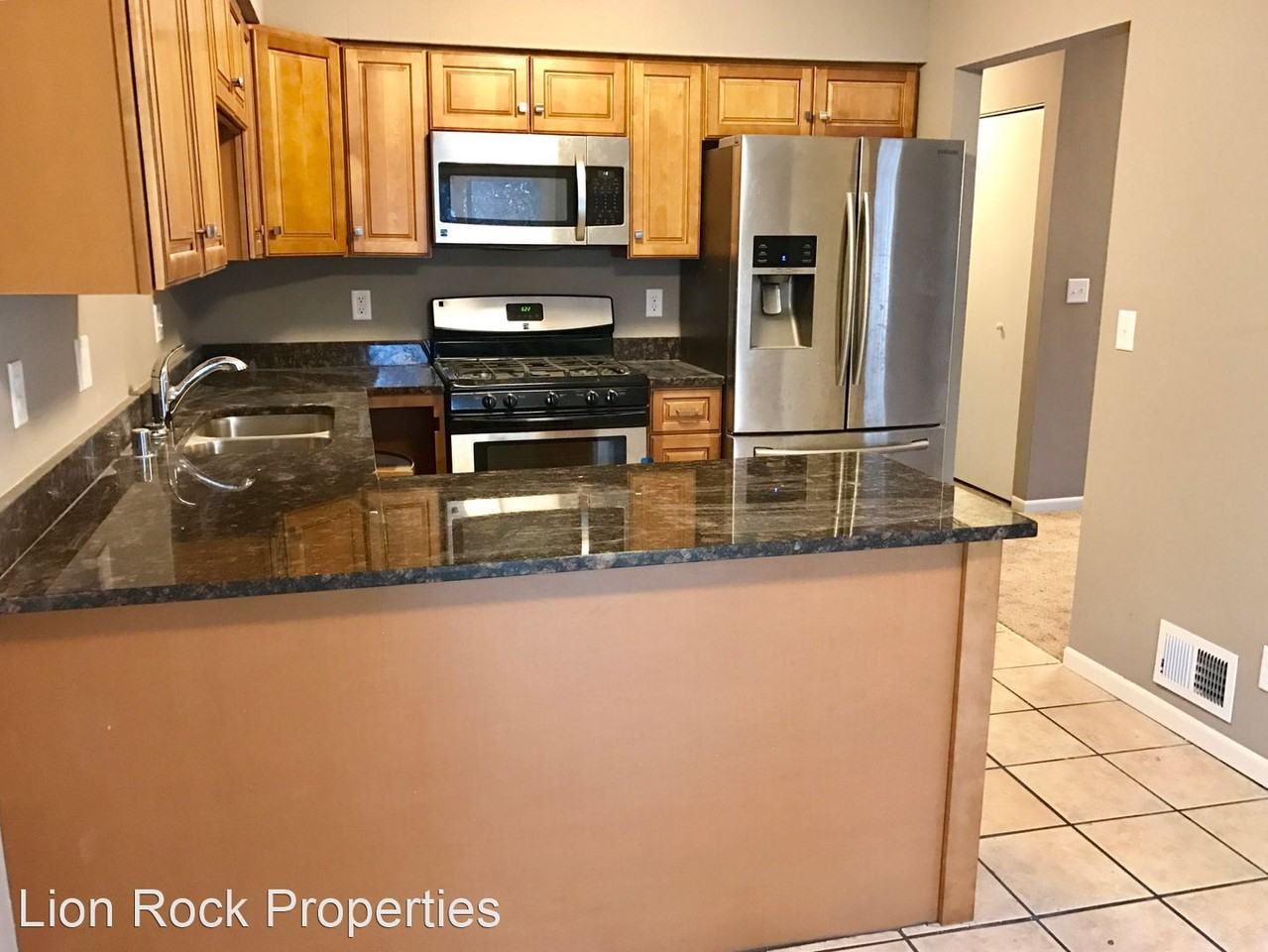 79327936 Kyle Ave. N. Apartments 7932 Kyle Ave N 7936, Maple Grove