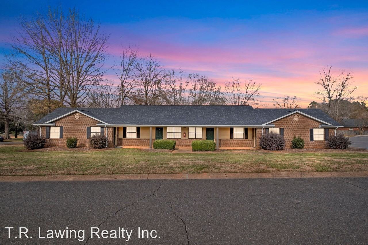 1501 Normandy Lane - Photo 3 of 34