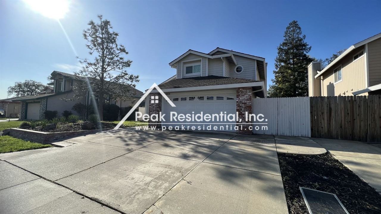 6104 Laguna Vale Way - Photo 3 of 26