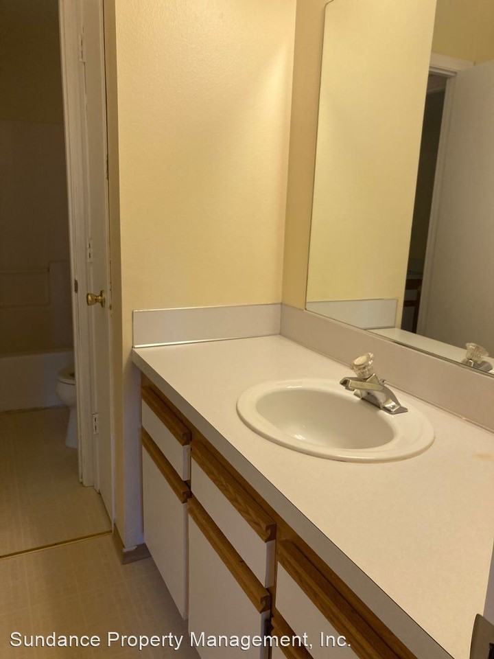 3540 Ne 102nd Ave - Photo 3 of 5