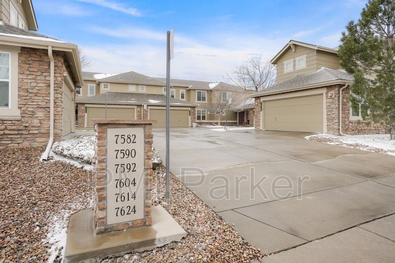 7592 S Quemoy St - Photo 2 of 28