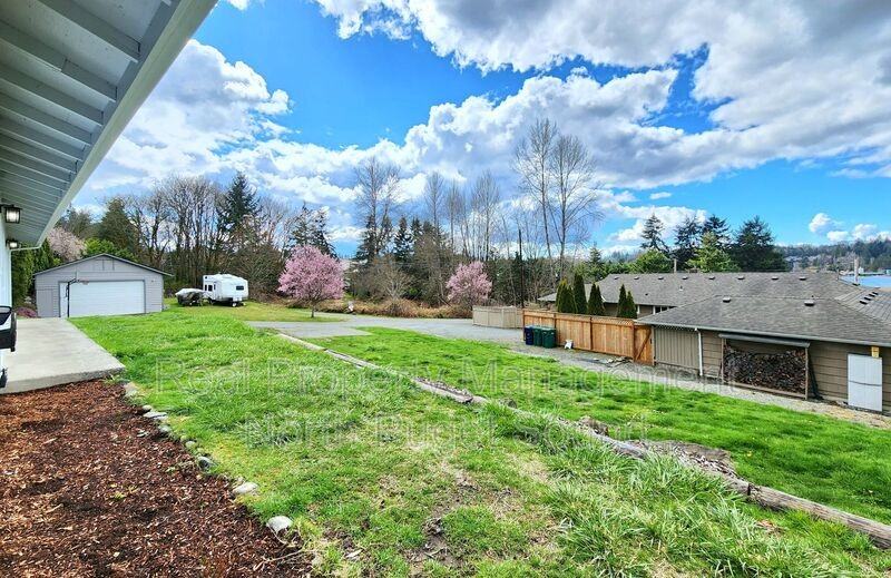 607 115th Ave Se - Photo 5 of 30