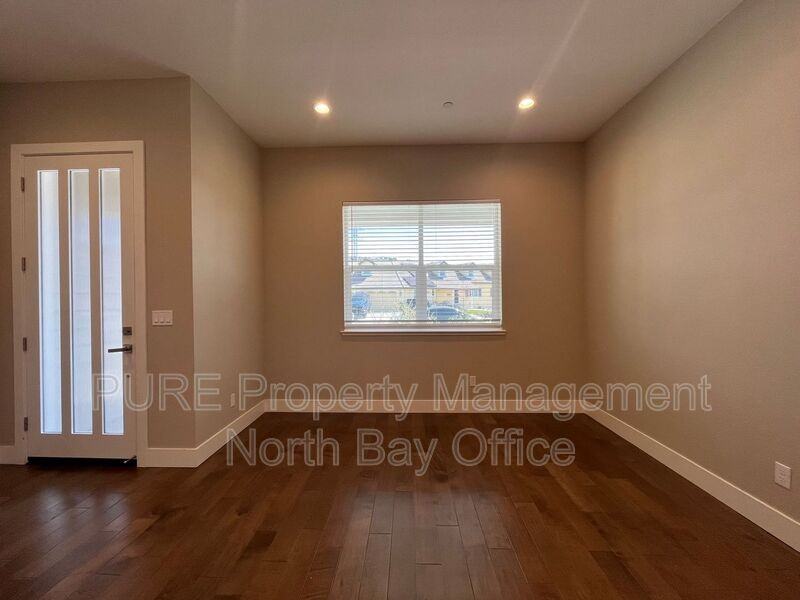 4547 Brighton Dr - Photo 2 of 35