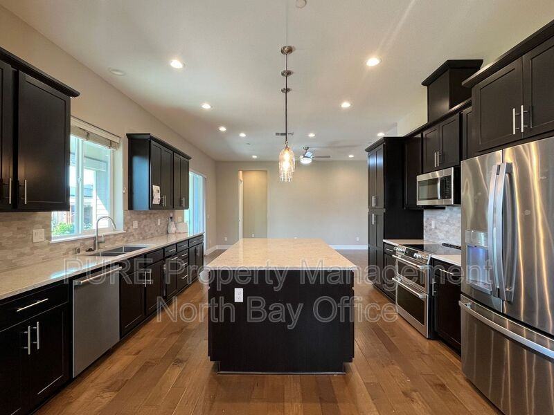 4547 Brighton Dr - Photo 3 of 35