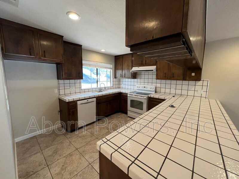2060 Crest Mar Cir - Photo 3 of 15