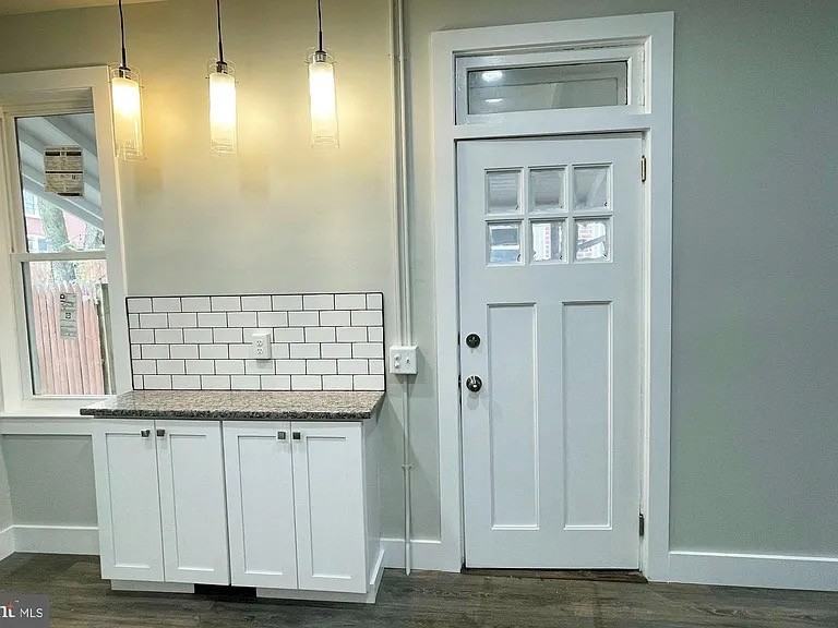 811 N Shippen St #1 - Photo 3 of 7