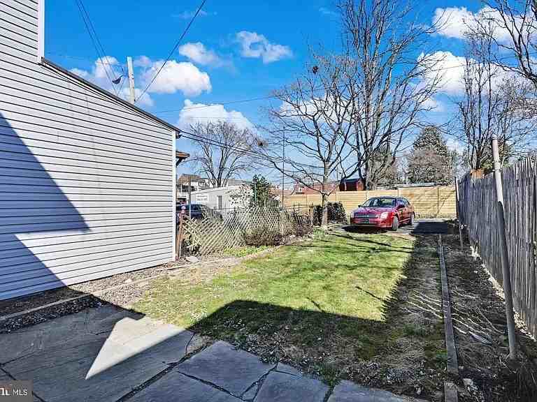 811 N Shippen St #1 - Photo 6 of 7