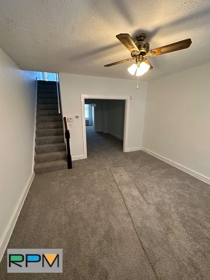 1035 N Kenwood Ave - Photo 2 of 13