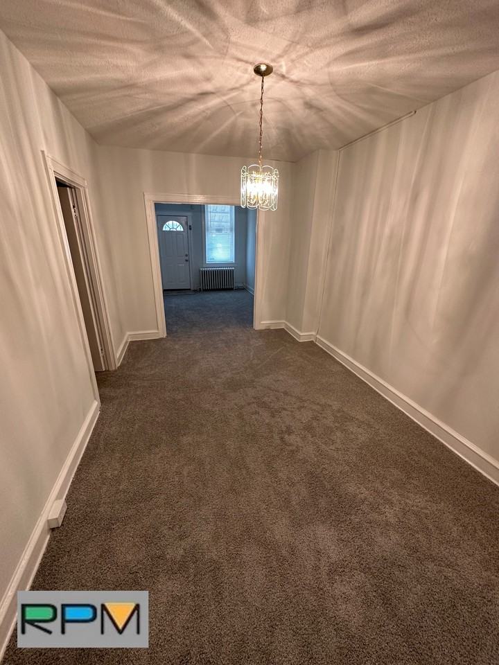 1035 N Kenwood Ave - Photo 3 of 13