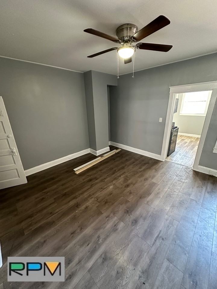 1207 N Potomac St - Photo 3 of 14
