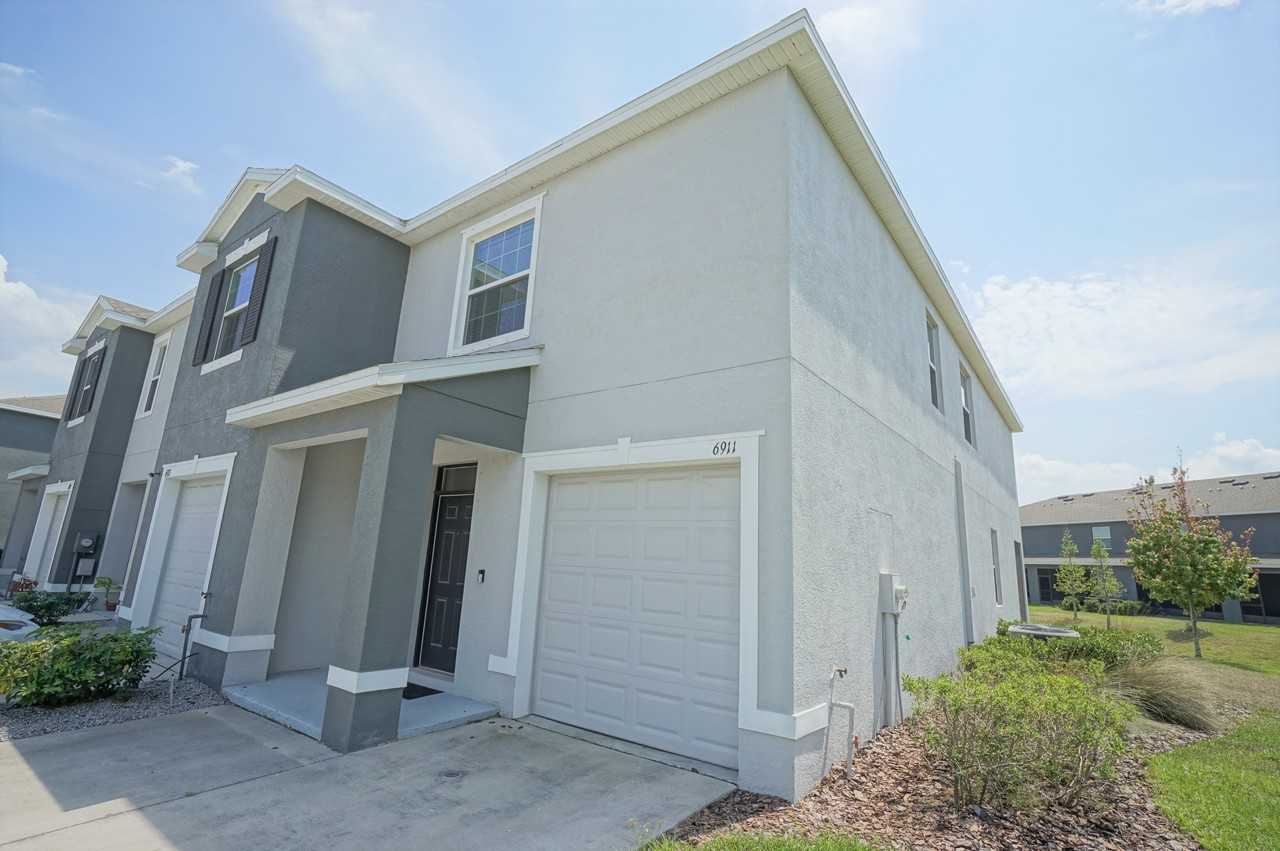 6911 Breezy Palm Dr - Photo 2 of 29