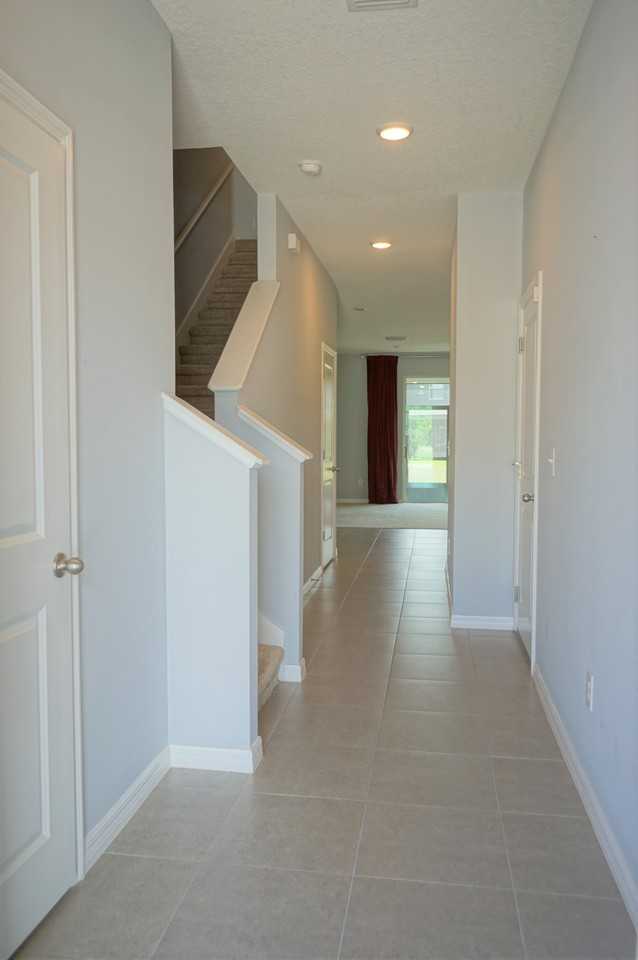 6911 Breezy Palm Dr - Photo 4 of 29