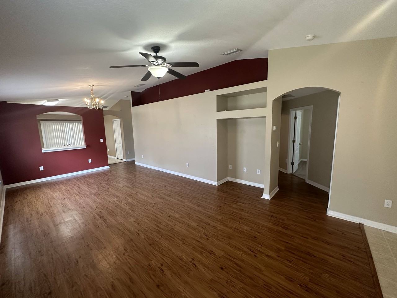 9910 Edmonton Dr - Photo 3 of 21