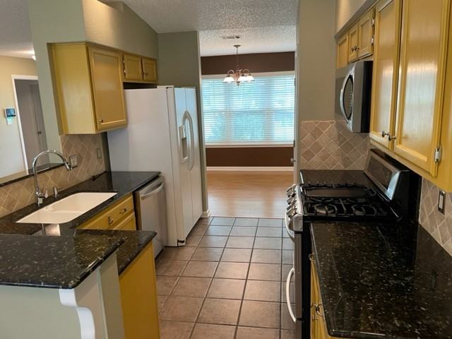 7102 Pine Bluffs Trl - Photo 2 of 14