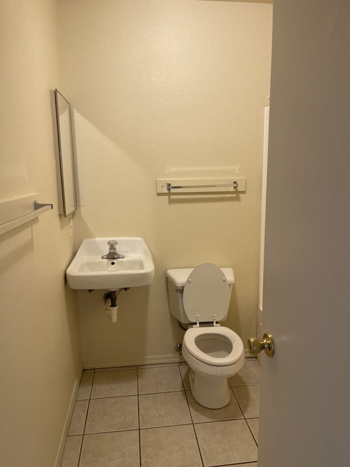 4040 N Montgomery Cir #3 - Photo 4 of 15