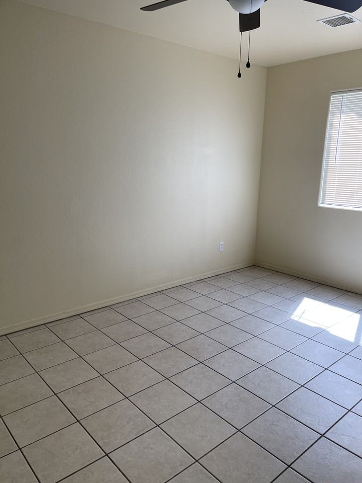4040 N Montgomery Cir #3 - Photo 5 of 15