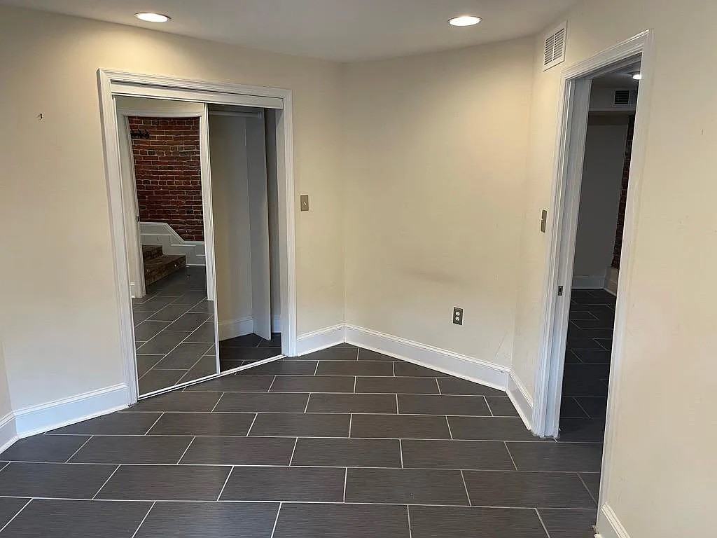 1935 Calvert St Nw - Photo 3 of 13