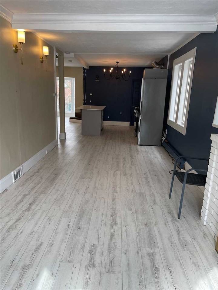 406 Roehampton Avenue - Photo 2 of 5