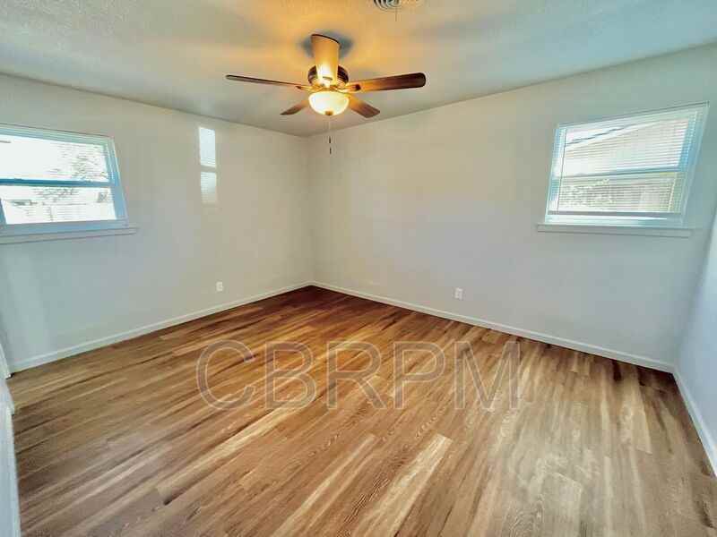 719 6th Pl - Photo 3 of 20