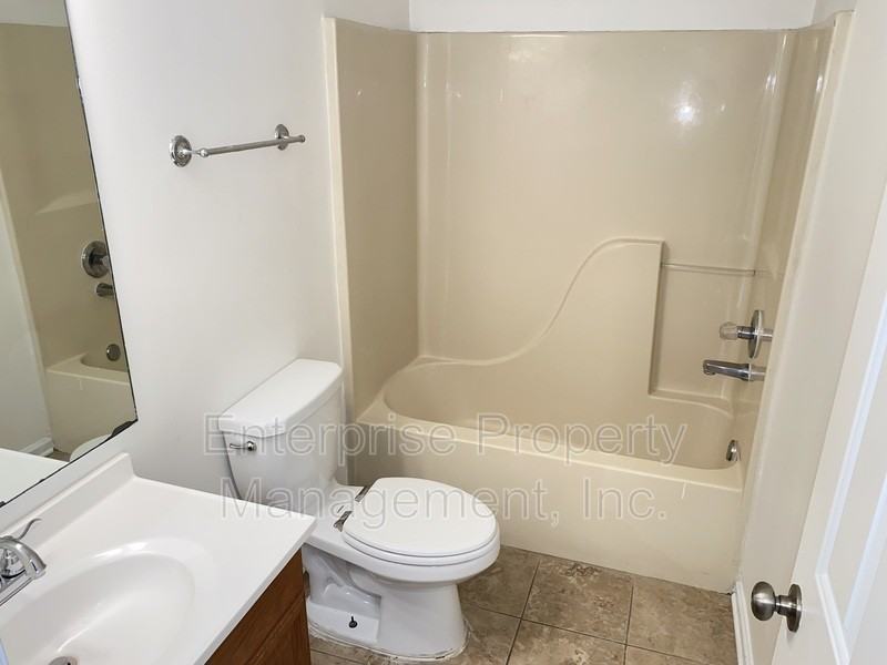 7125 Show Boat Ln - Photo 7 of 34