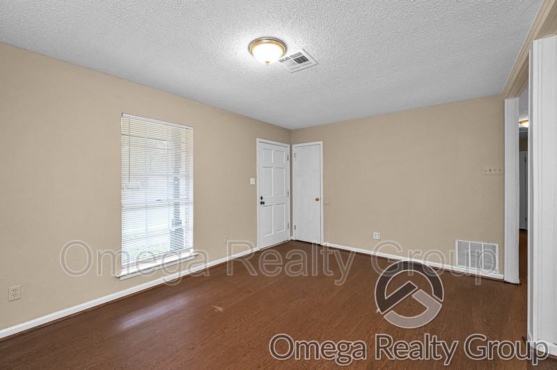 217 Clubview Dr - Photo 6 of 27