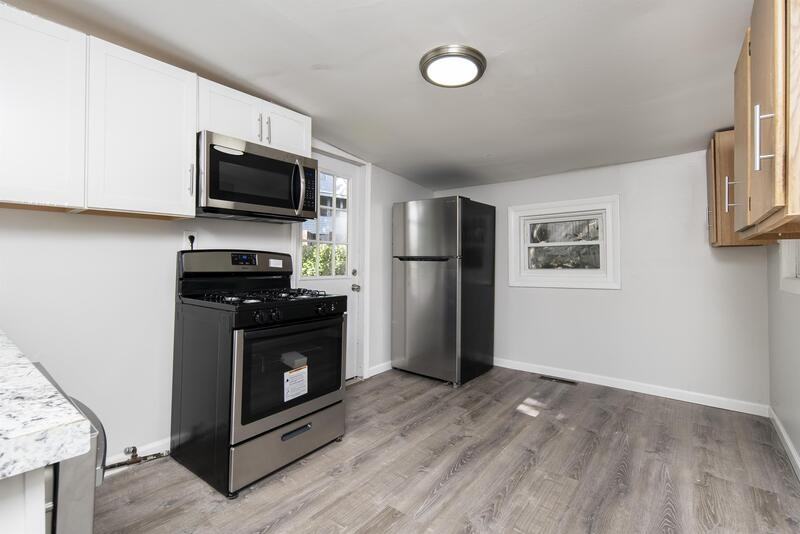 1130 1st St - Photo 4 of 27