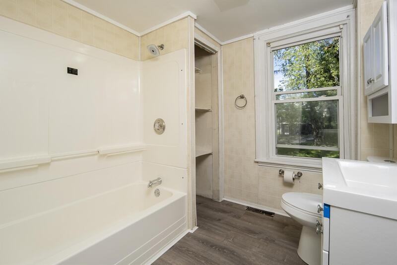 1130 1st St - Photo 5 of 27