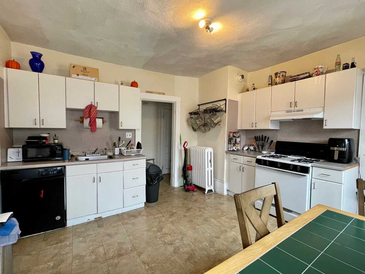 97 Kilsyth Rd #3 - Photo 2 of 10