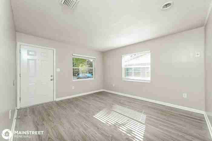 612 Sullivan Ave - Photo 3 of 16