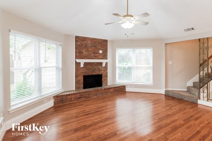 1105 Carrington Ct - Photo 3 of 15