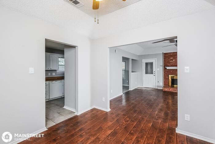 2705 Forestview Dr - Photo 3 of 16