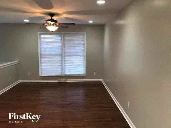 4538 Crestline Dr - Photo 3 of 10