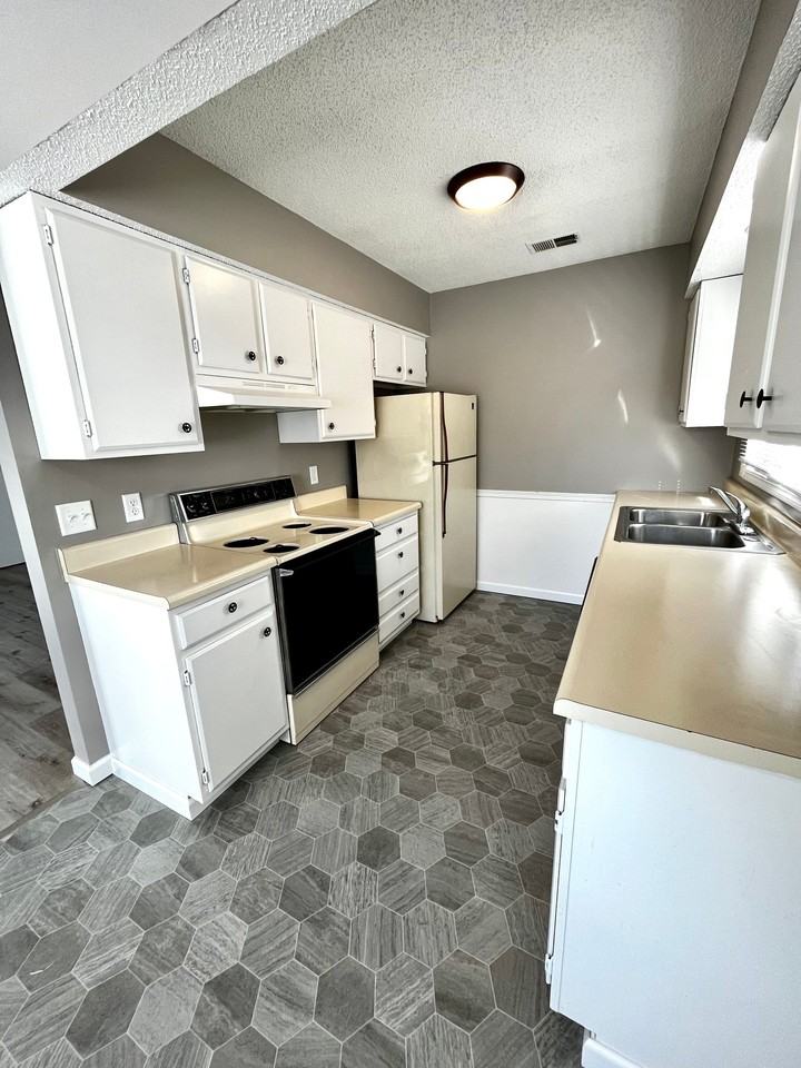 510 N 4th St #510-4 - Photo 2 of 9