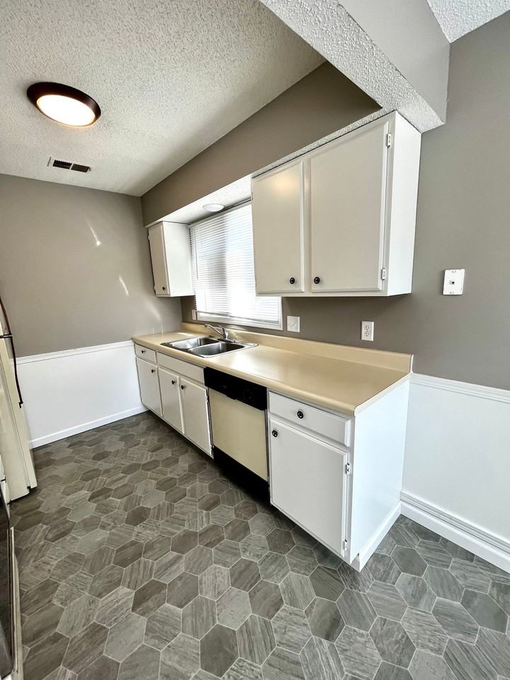 510 N 4th St #510-4 - Photo 3 of 9