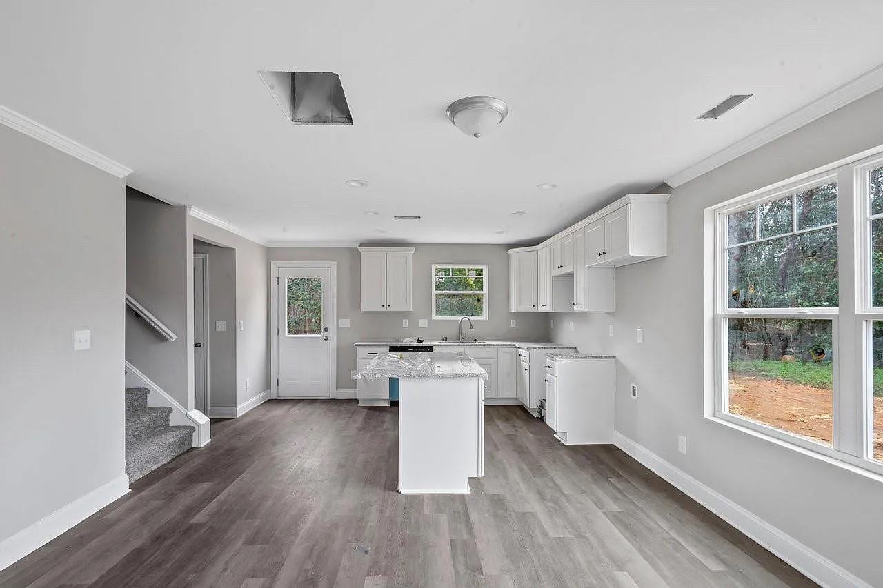 2628 Kenhill Dr - Photo 2 of 26