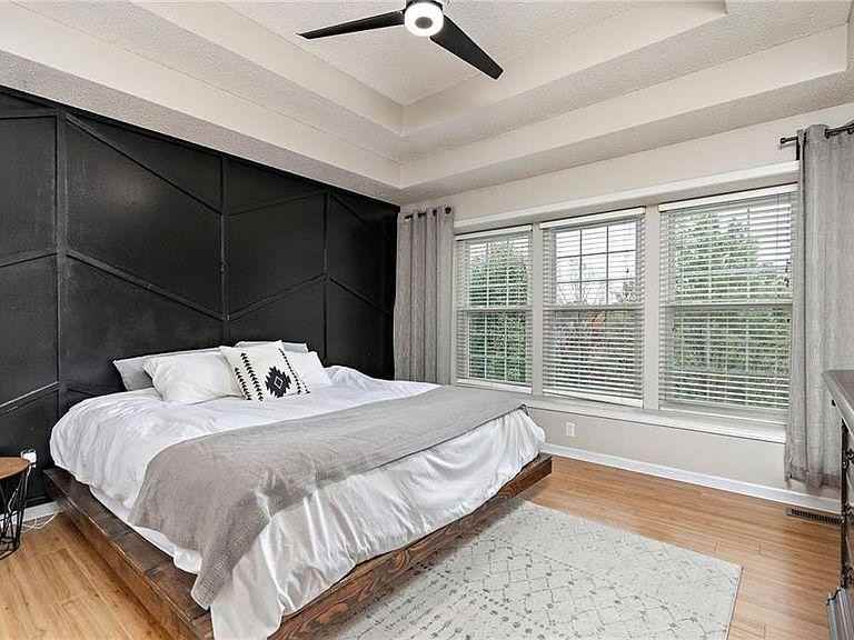 8505 N Robinhood Ave - Photo 2 of 20