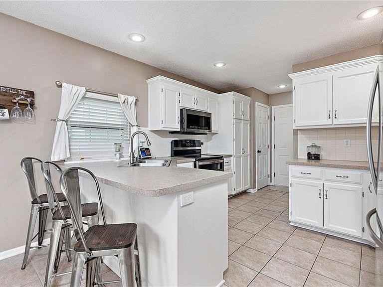 8505 N Robinhood Ave - Photo 3 of 20