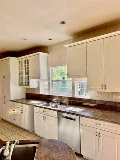 48 Sterling Way - Photo 3 of 32