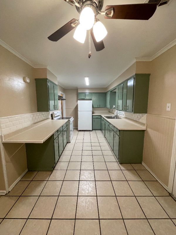 405 Sheridan Ave - Photo 4 of 14