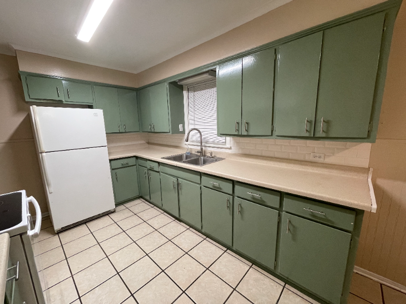 405 Sheridan Ave - Photo 5 of 14