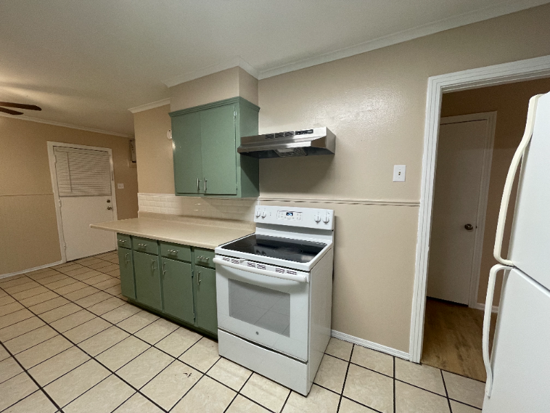 405 Sheridan Ave - Photo 6 of 14