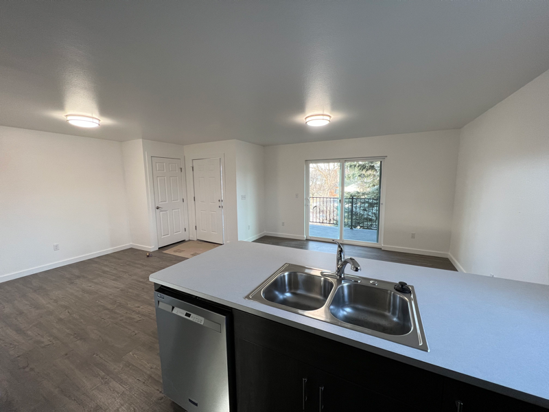 502 10th Ave W #D - Photo 6 of 8