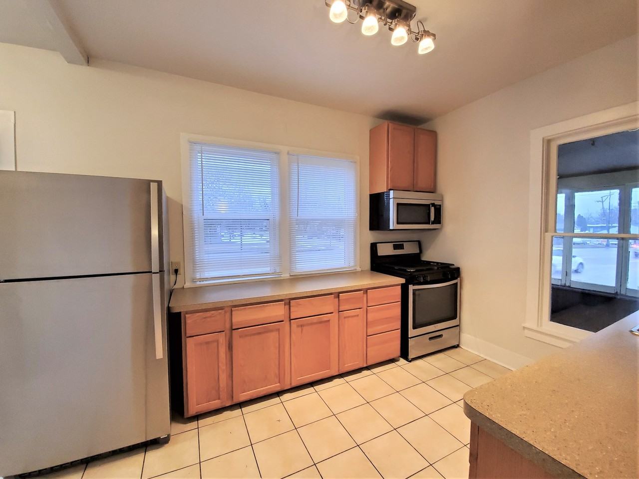 102 E Washington St #1 - Photo 4 of 12