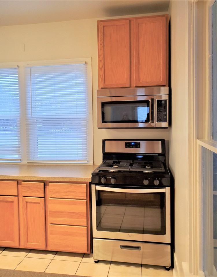 102 E Washington St #1 - Photo 5 of 12