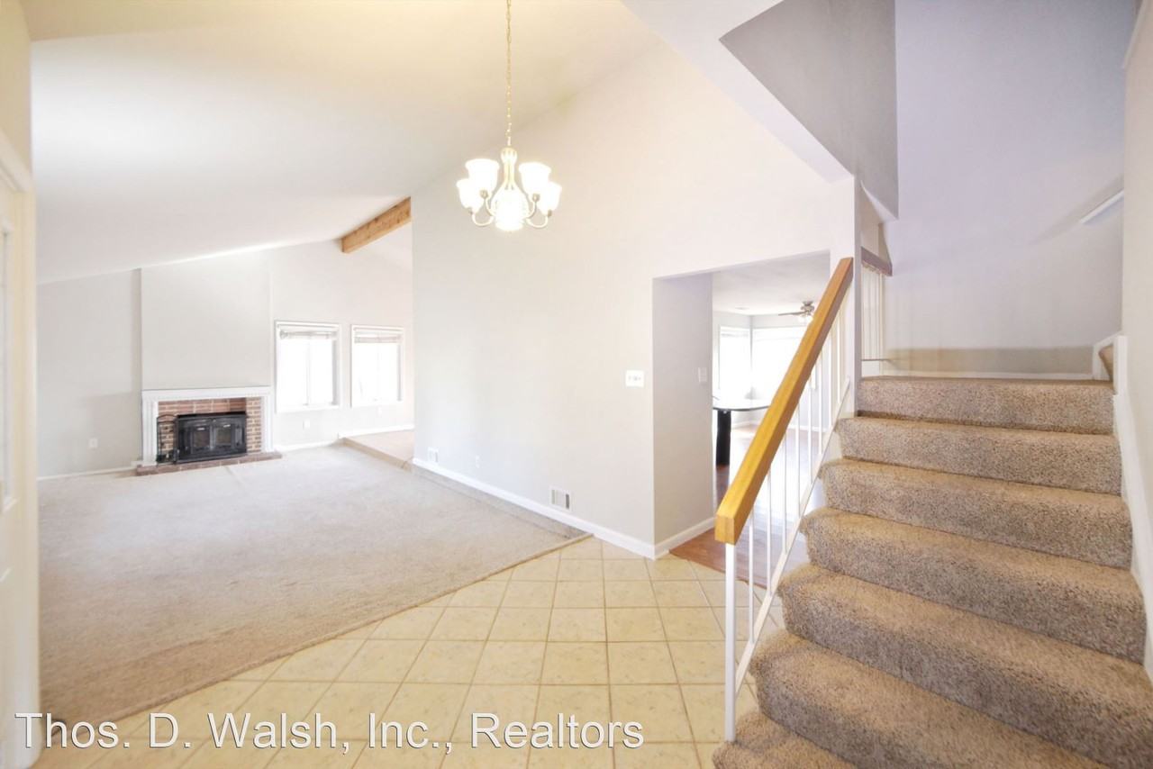 204 W Meadowland Ln - Photo 3 of 33